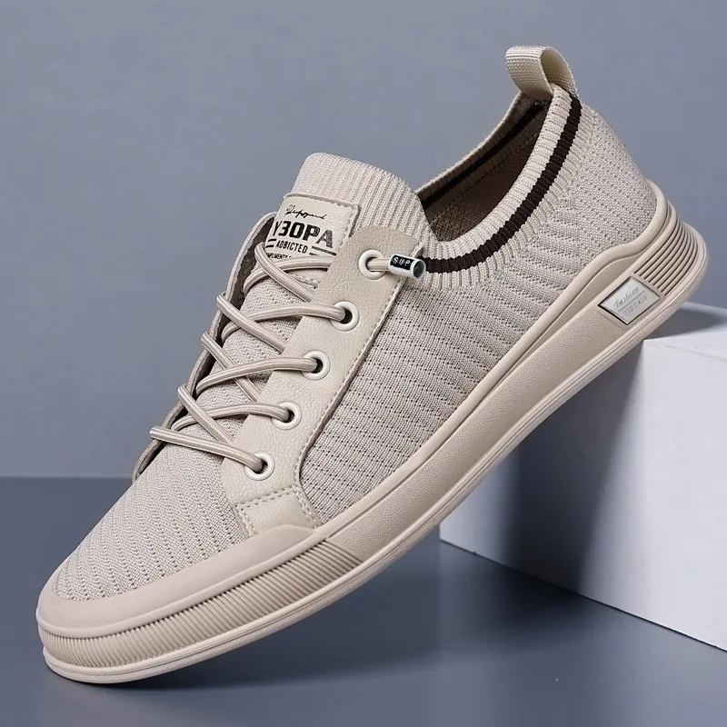 High-quality new fly-ribbed mesh shoes, breathable and lightweight, perfect for a single stride.  sneakers men