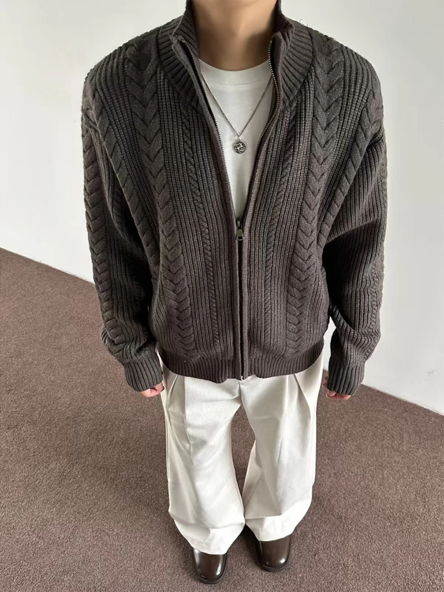 

Мужской осенне-зимний вязаный кардиган с узором «пшеничный колос», в стиле Old Money, с воротником-стойкой, на молнии, свободного кроя