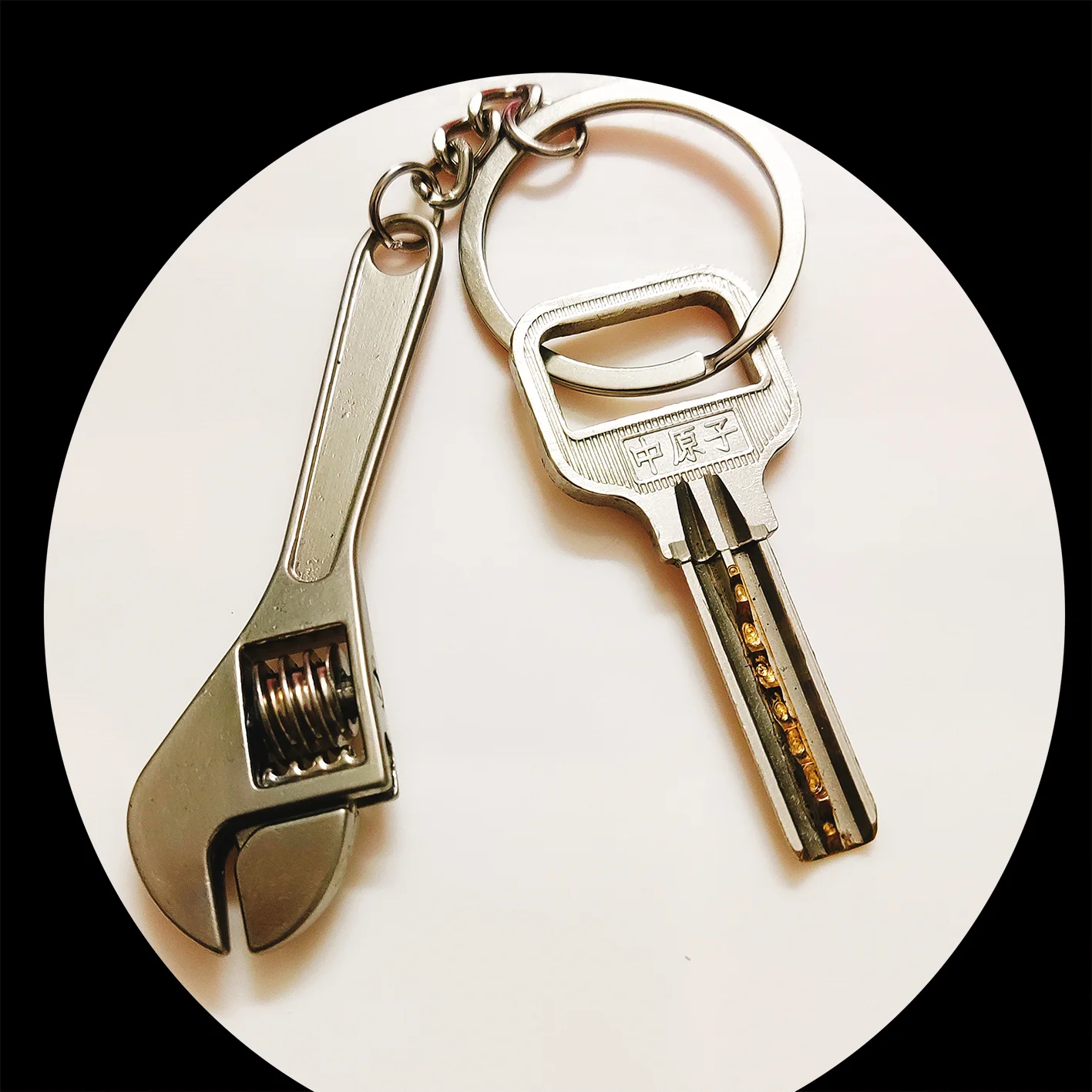 Fashionable & eye-catching high-end metal tool model keychain, classy & noble car key ring, movable & creative tool key chain