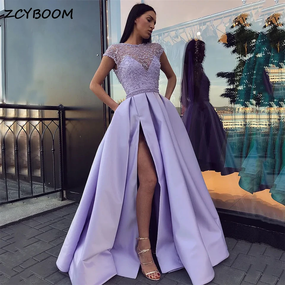 

Newest Dubai Arabic Lavender Satin Prom Dresses With Short Sleeves 2023 Elegant Pearl Beaded Side Slit Floor Length Evening Gown