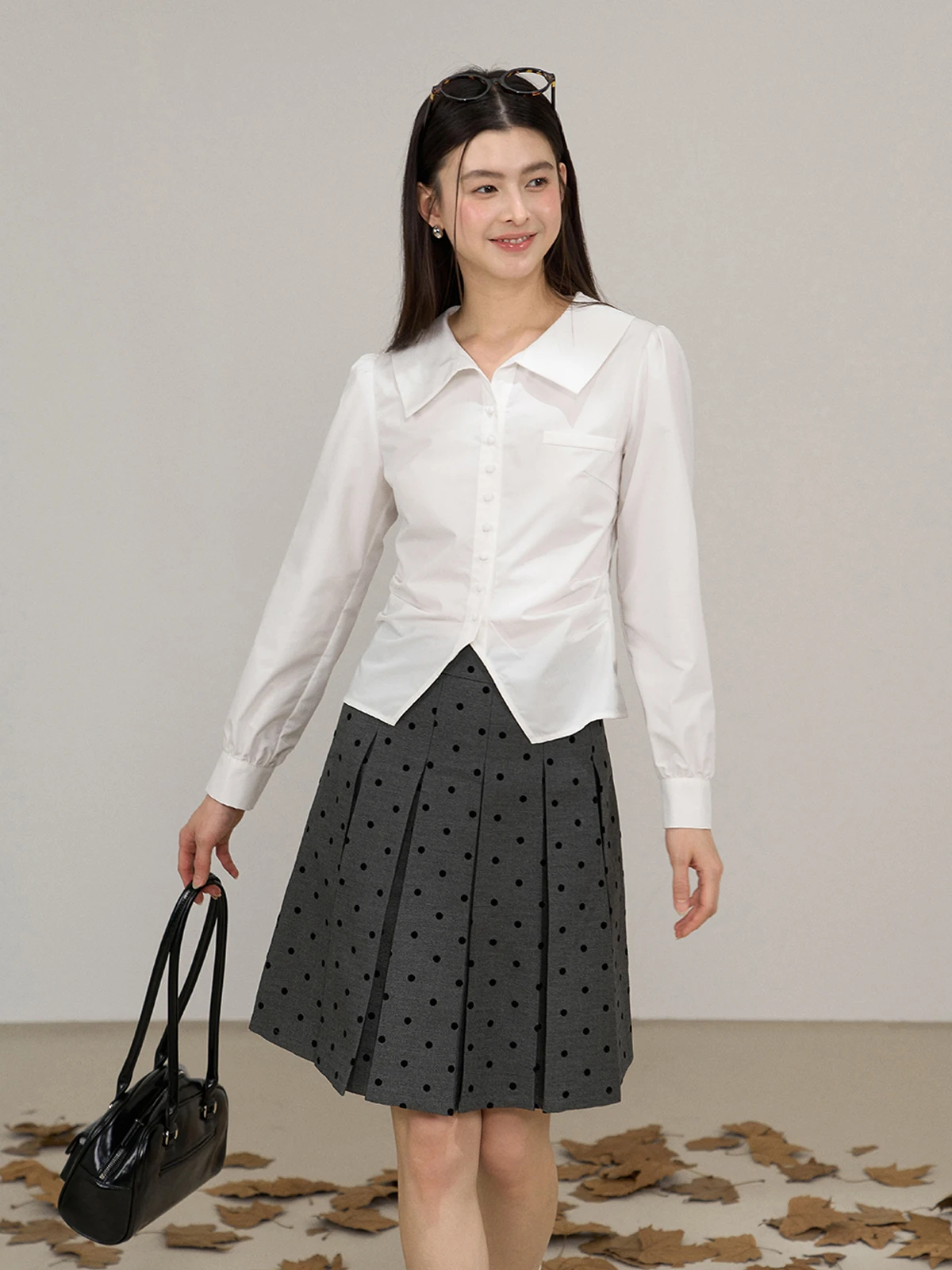 

Белая женская рубашка с длинным рукавом и зауженной талией, с отложным воротником, весенняя новинка, для ношения как под одежду, так и поверх нее, во французском стиле.