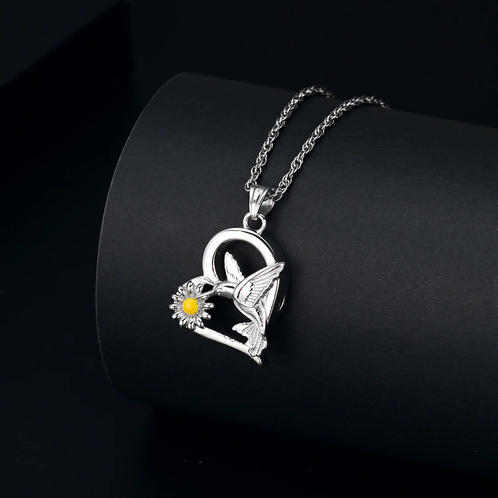 Cremation Jewelry Hollow Heart With Hummingbird Pendant Urn Necklace For Ashes Lover's Gift Memorial Keepsake Customize