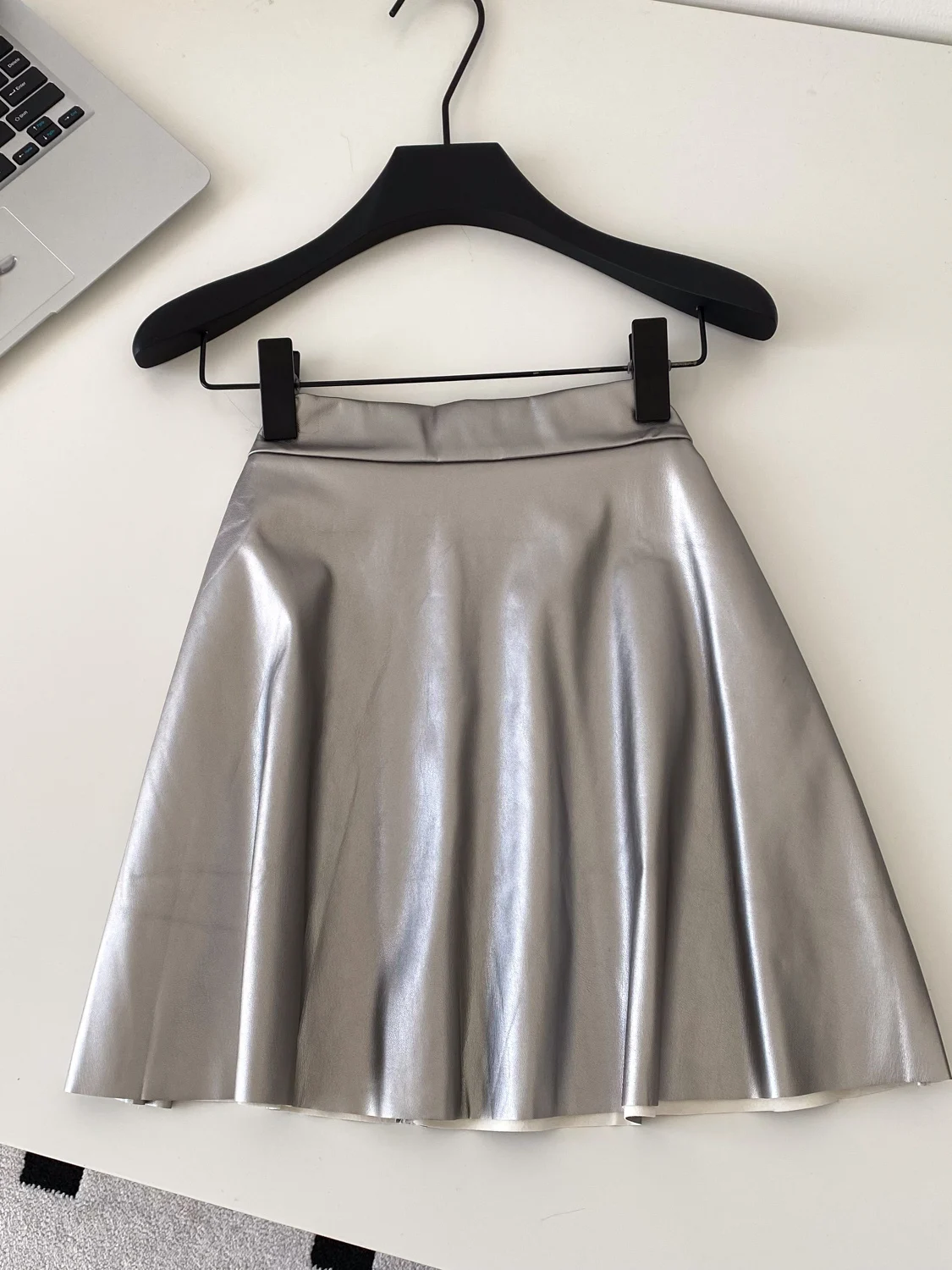 

Юбка трапециевидной формы с высокой талией, женская простая утягивающая универсальная юбка серебристого цвета Ci Commute, корейская юбка из полиэфирного волокна