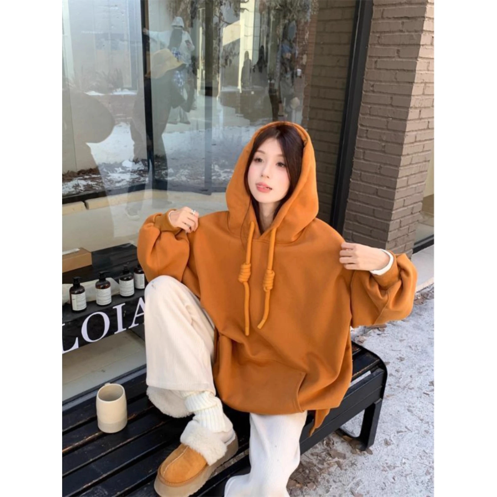 سترة بغطاء للرأس للرجال فضفاضة مناسبة للخريف والشتاء بالإضافة إلى حجم مريح كاجوال فضفاض يغطي اللحوم الكورية من نسيج البوليستر