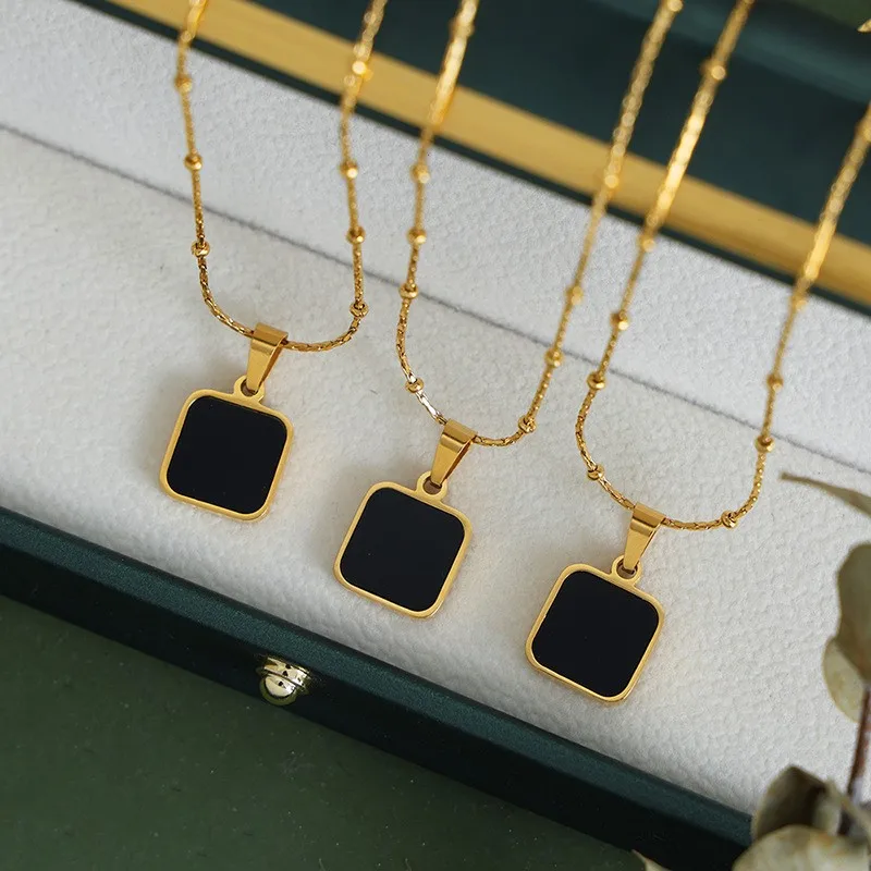 Halskette mit quadratischem Wasserform-Anhänger aus Edelstahl 316, Damenmode, schwarze Acrylkette im Multi-Stil, besonderer Produktschmuck – Detail 6