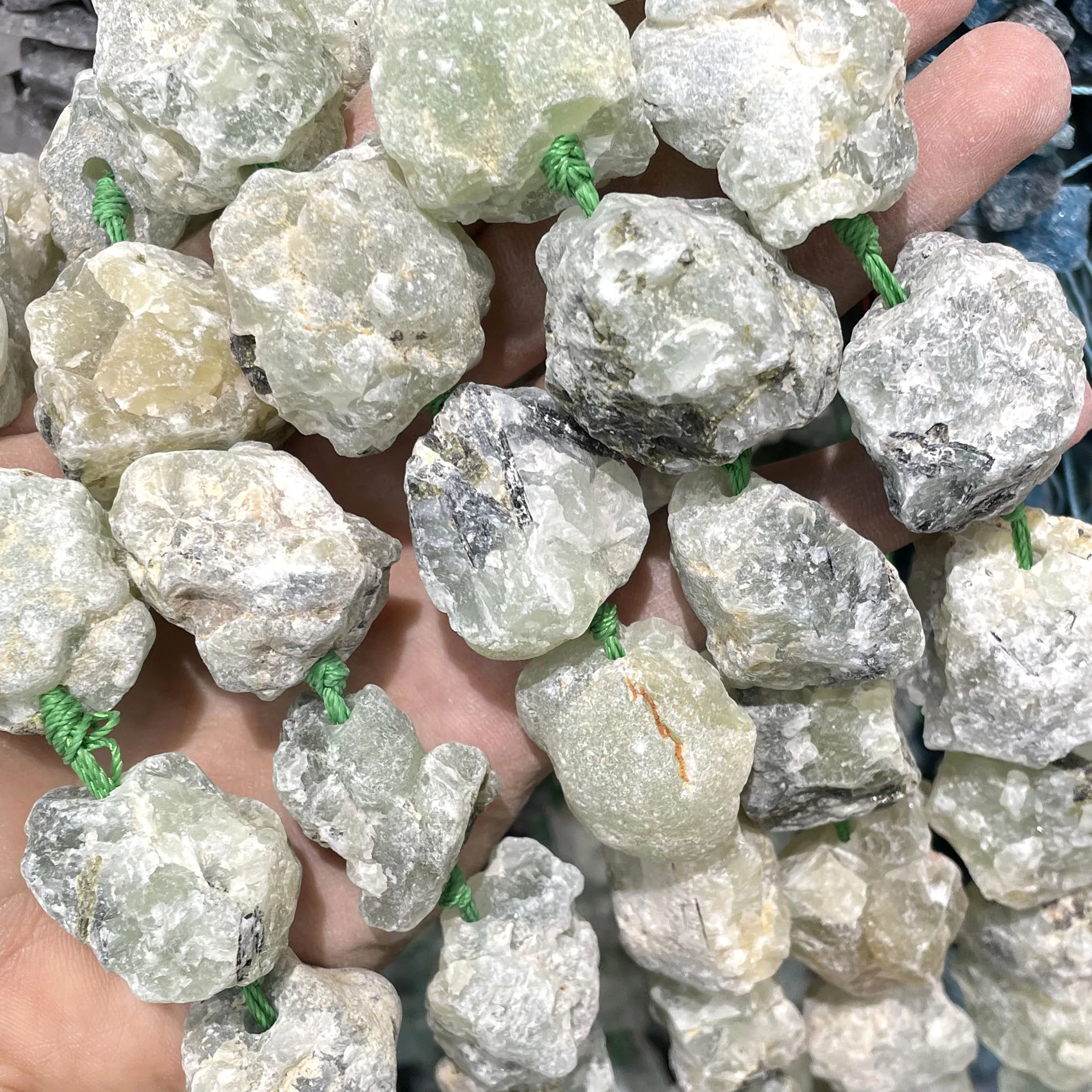 Natürliche Unregelmäßige Freiform-Rohsteine, Raue Fluorit-Mineralnuggets, Lose Abstandsperlen, DIY-Zubehör für Schmuckherstellung – Detail 19