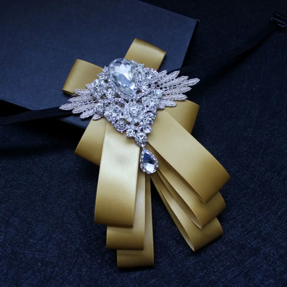 Nuevo Pajarita de poliéster informal estilo británico Collar flor diamante decoración del cuello hombres