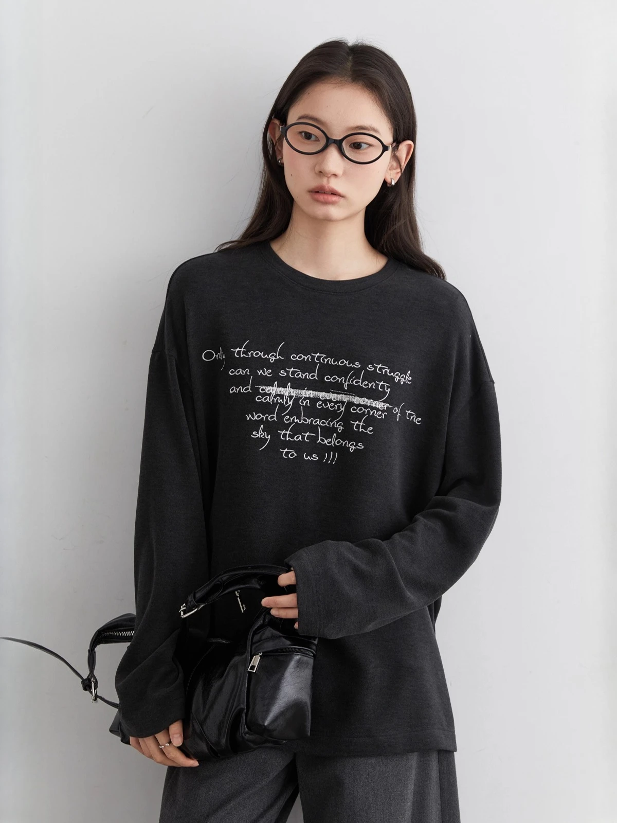 シックヴェン新作 レディース 長袖Tシャツ ゆったり カジュアル ラウンドネック 文字刺繍入り 女性用トップス インナー 秋冬 2025