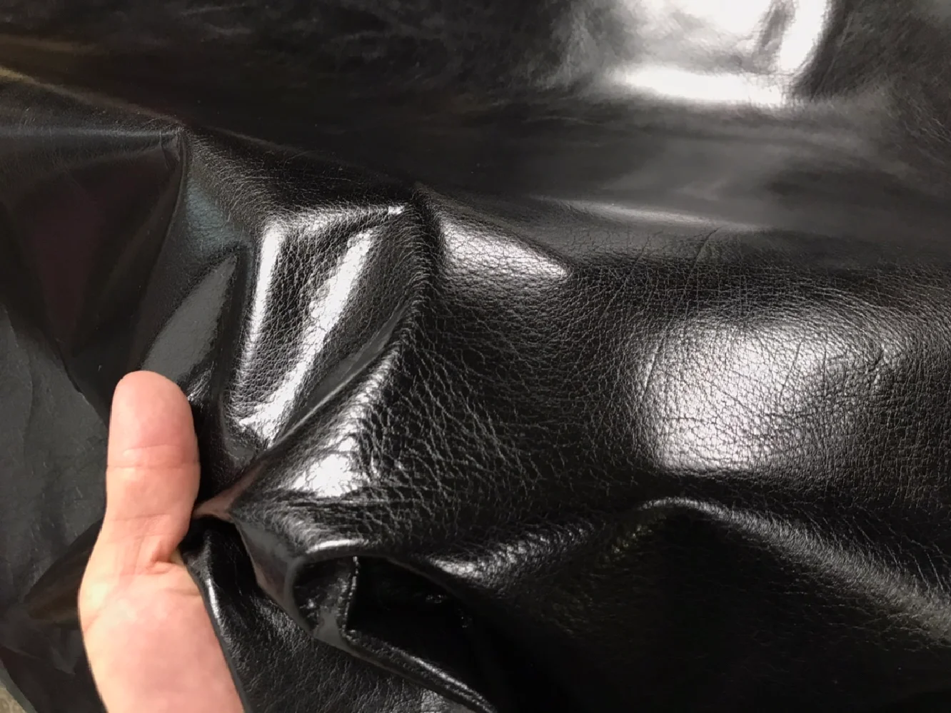 Black Glossy Calfskin Vegetable Tanning Leather, Thickness 1.0-1.2mm, 8-10 SF