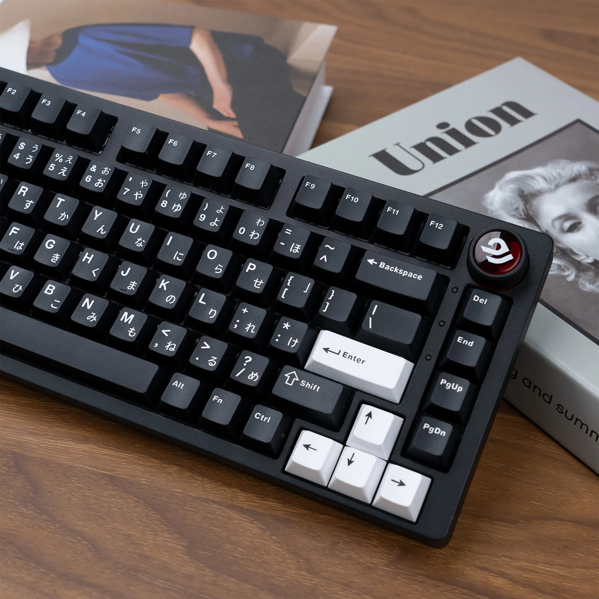 

Minimalist black Japanese, Korean, Russian, and English original factory highly opaque black and white dual-color keycaps