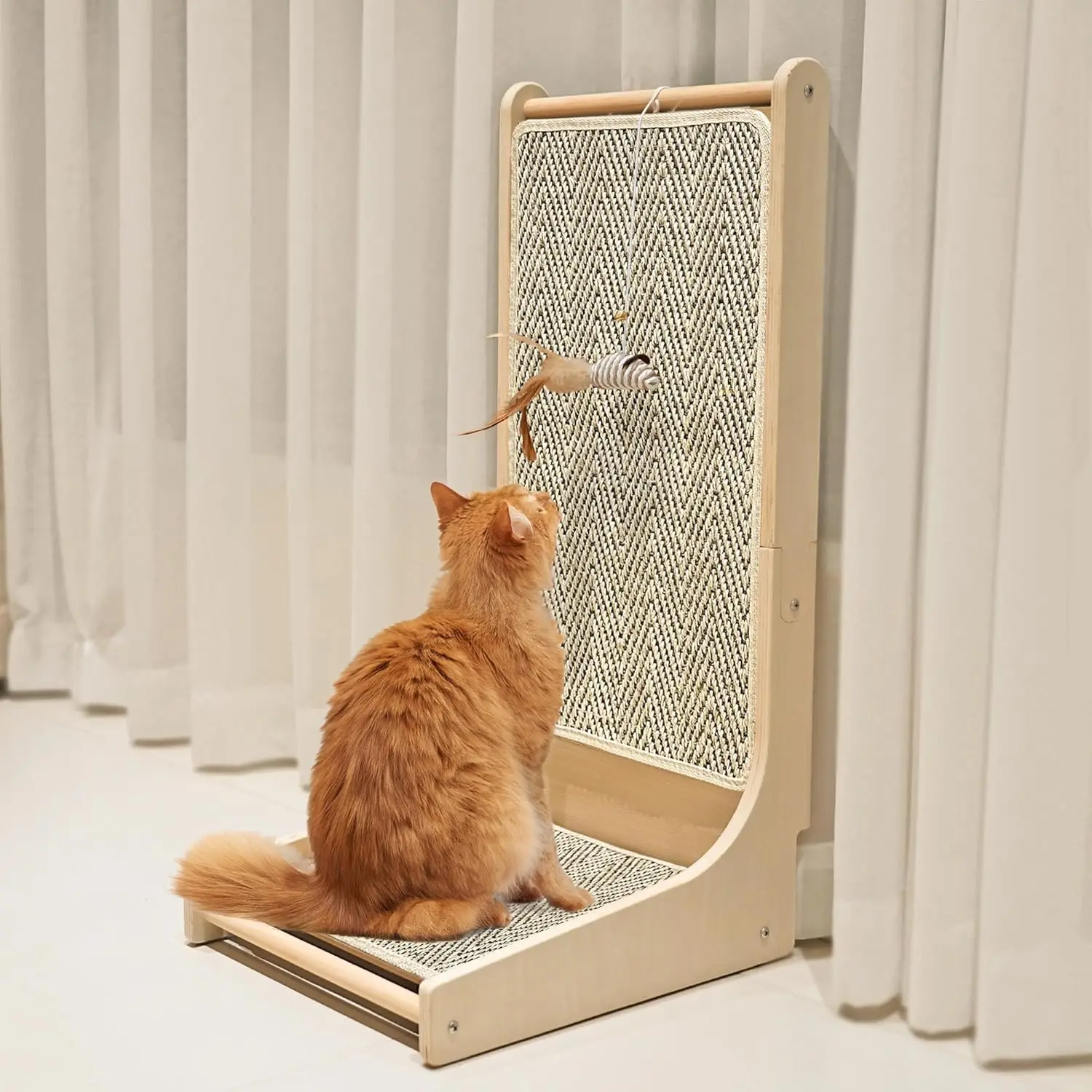 

Когтеточка для кошек L-образной формы с сизалевой подушкой, игрушкой-мышкой и кошачьей мятой для домашних кошек, напольная