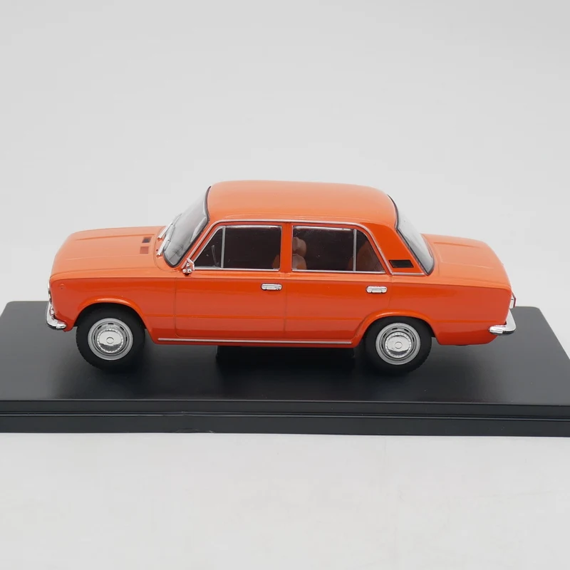 Diecast 1:24 Scale Soviet Union Lada 1200S Vaz-21013 Alloy Simulation Car Model Toy Collectible Ornaments