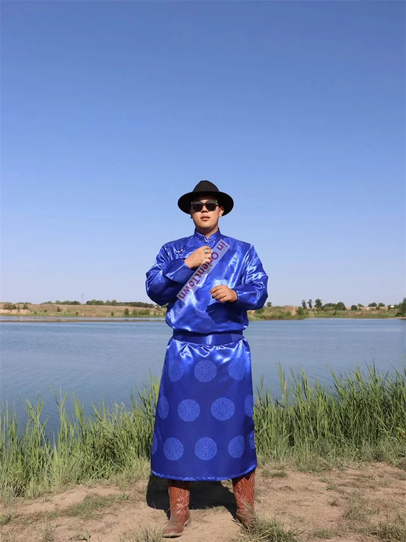 شرق آسيا العرقية زوجين نمط رداء طويل الأزهار بلون الساتان المناظر الطبيعية الخلابة بقعة الملابس عارضة اليومية التقليدية المنغولية ثوب #3