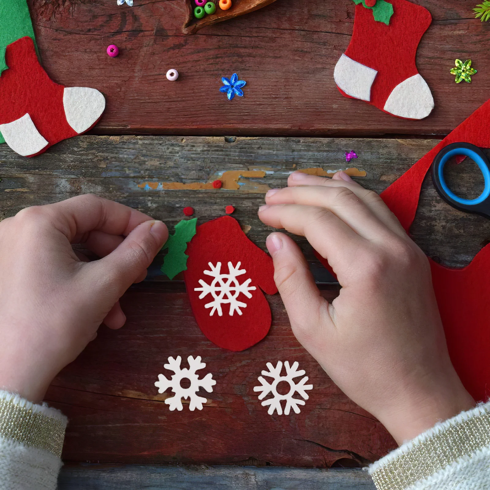 

100Pcs Wooden Snowflake Ornaments Christmas Tree Decorations DIY Crafts Snowman Ornament Projects Xmas Wood Slices