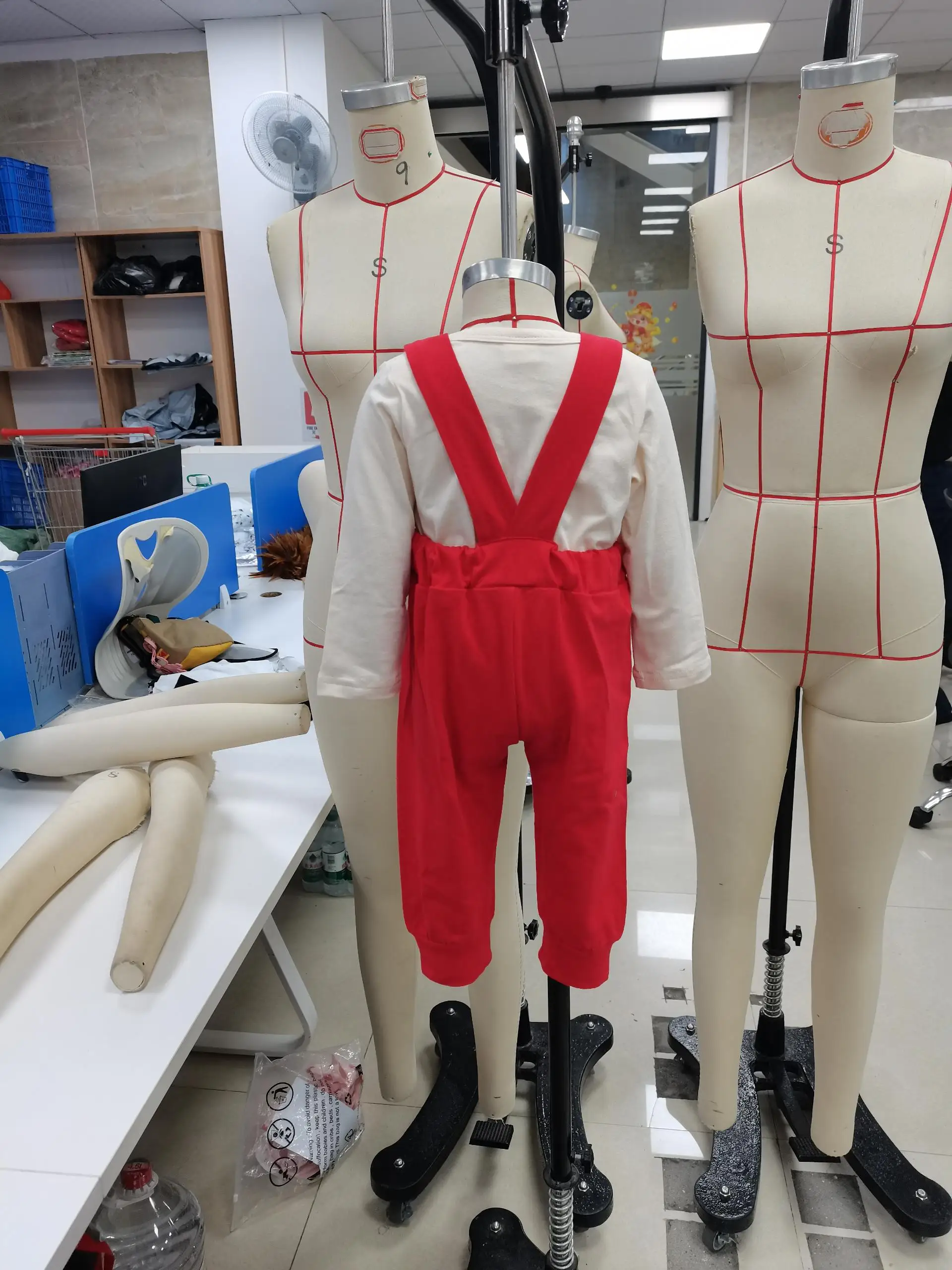 ملابس عيد الميلاد للأطفال الأولاد عيد الحب لطيف خطابات التطريز رومبير مع وزرة قبعة الملابس 3 قطع وتتسابق #2