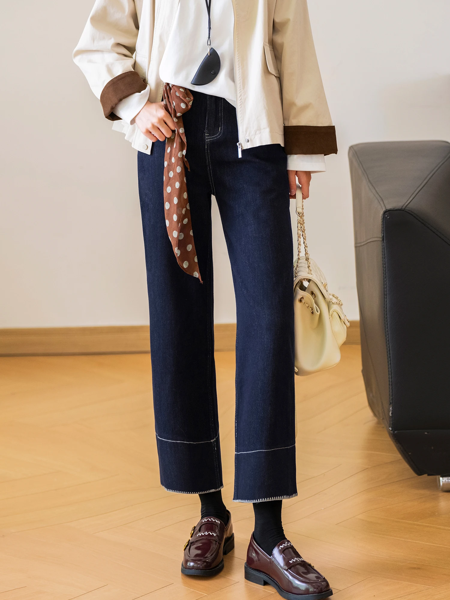 

Модные женские джинсы из хлопкового денима с девятью элементами декора, жемчужными вставками, разрезами на штанинах, высокой талией, драпировкой и застежкой-молнией