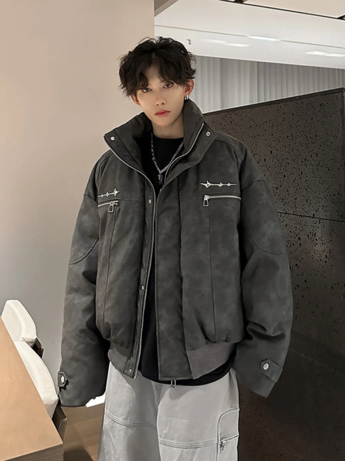 

Мужское хлопковое пальто свободного кроя в стиле ретро в американском стиле High Street с металлическим дизайном, молодежное хлопковое пальто без молнии...