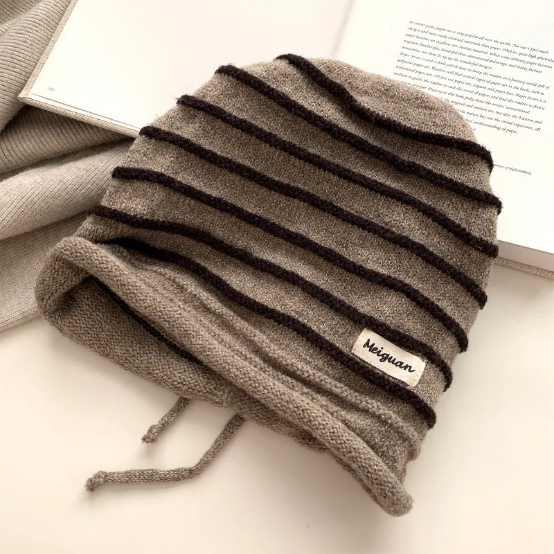 Japanische Retro-Streifenmütze mit Buchstaben-Aufkleber, Stoffmütze mit gerolltem Rand, gestrickte Mütze für Herren und Damen, Winter-Ohrschutz, Skull-Beanie-Mütze – Detail 4