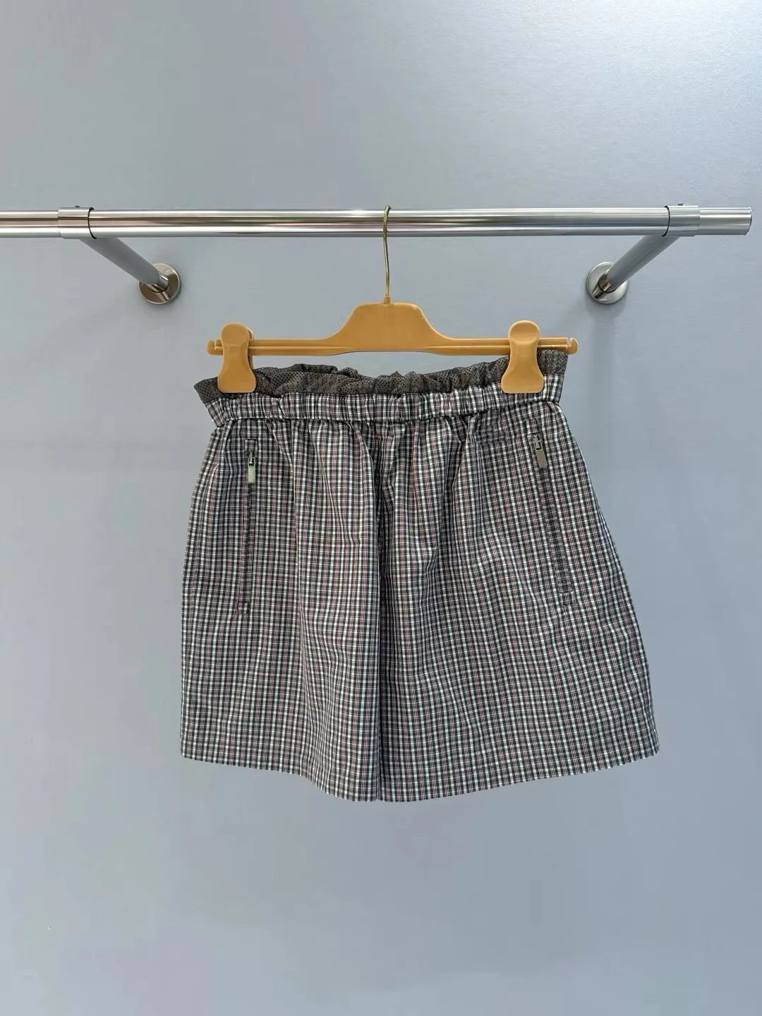 

Designer Brand Grid Elastic Waist Casual Straight Shorts, Fashionable and Versatile, Lightweight and Comfortable College Style