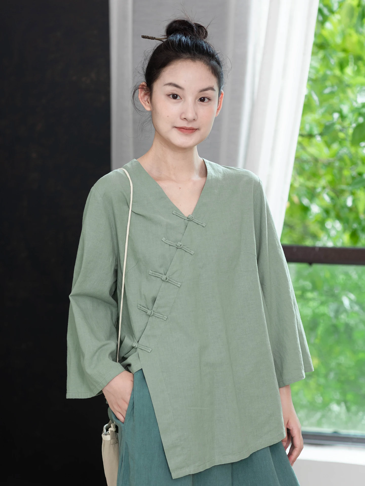 

Свободная женская блузка с V-образным вырезом и асимметричной застежкой на пуговицах, повседневная, удобная, дышащая, в восточном стиле