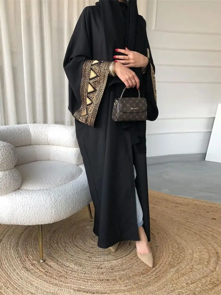 2024 Estate Eid Nero Bianco Ricamo Aperto Modesto Abaya Dubai Kimono Musulmano Abaya Per Le Donne Abiti Caftano Abbigliamento Islamico