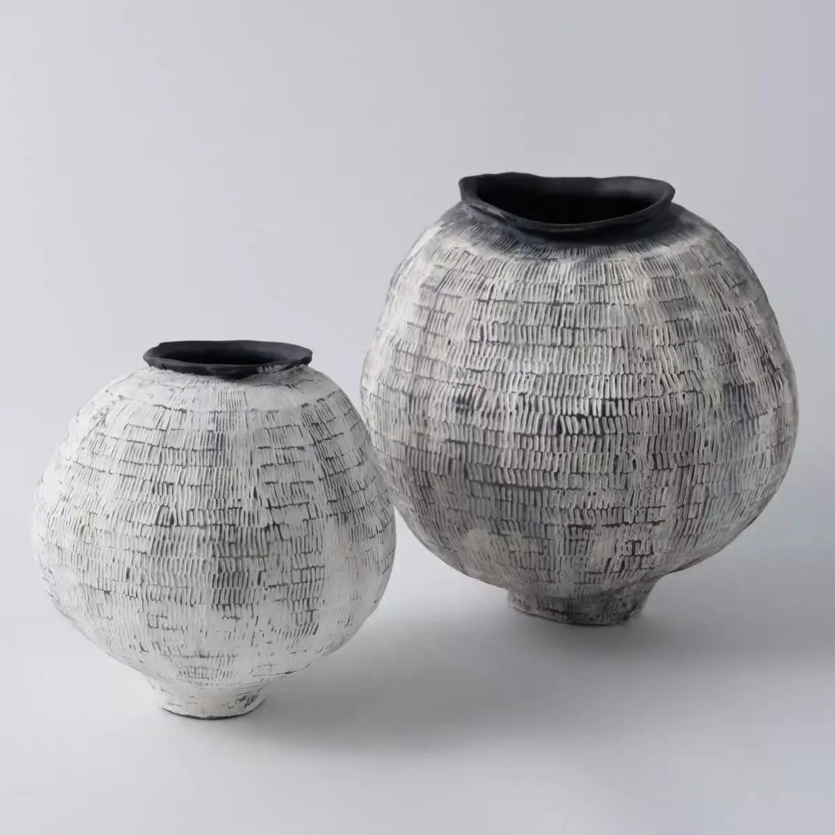 Ceramic vase, coarse pottery jar with dried flowers, retro nostalgic handmade B & B hotel, wabi sandy wind artistic conception