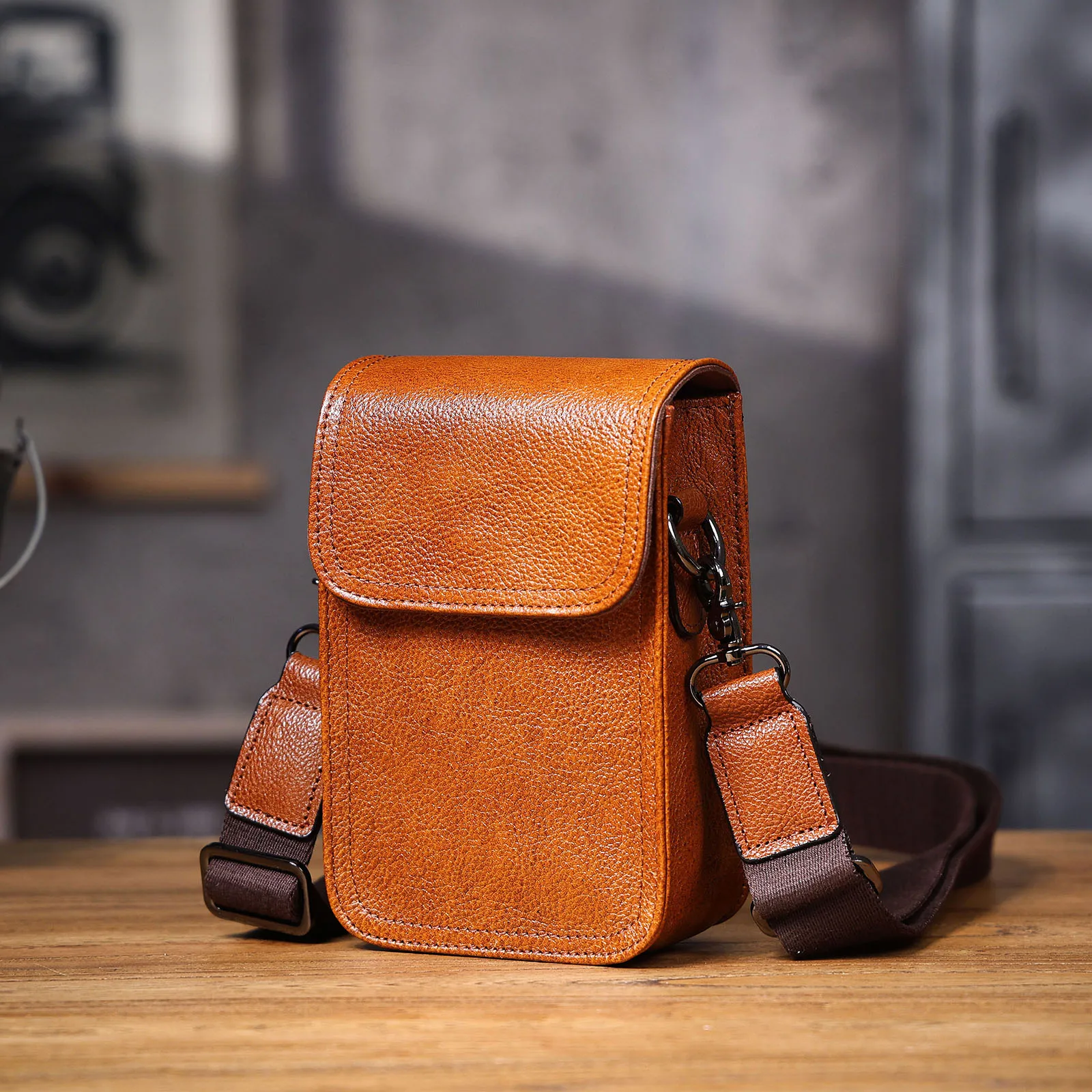Echte Leder-Umhängetasche für Herren, Crossbody-Taschen, einfache Rindsleder-Gürteltasche, hochwertiges, pflanzlich gegerbtes Leder, modisch und lässig – Detail 10