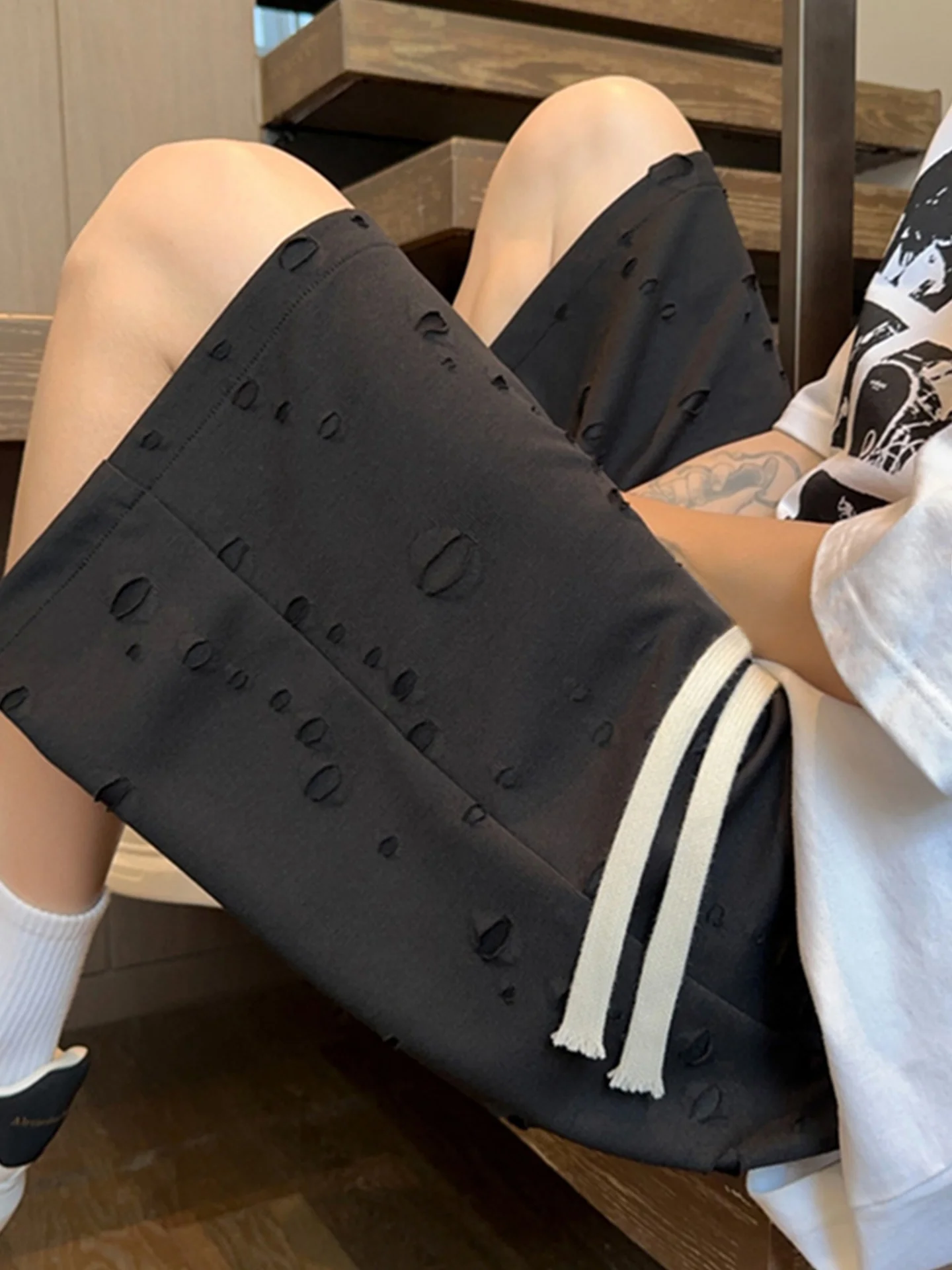 

American Retro Hole Short Pants Men Summer Sport Casual Five-Point Trendy Loose Straight Leg Pants Youthful Energy Style