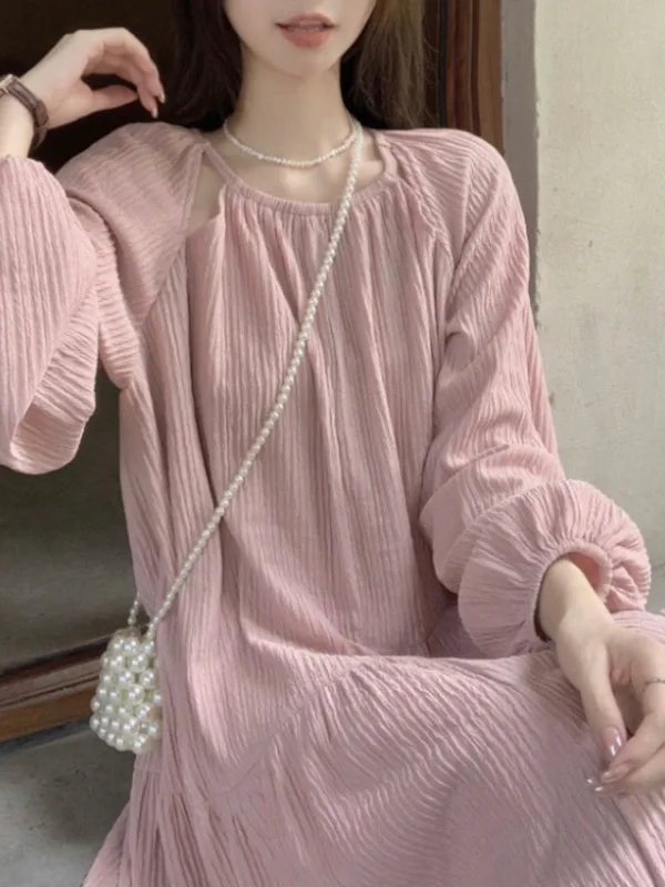 핑크 롱 루즈 여성 드레스 한국 스타일 세련된 비대칭 디자인 라운드 넥 주름 질감 A라인 스커트 출퇴근복