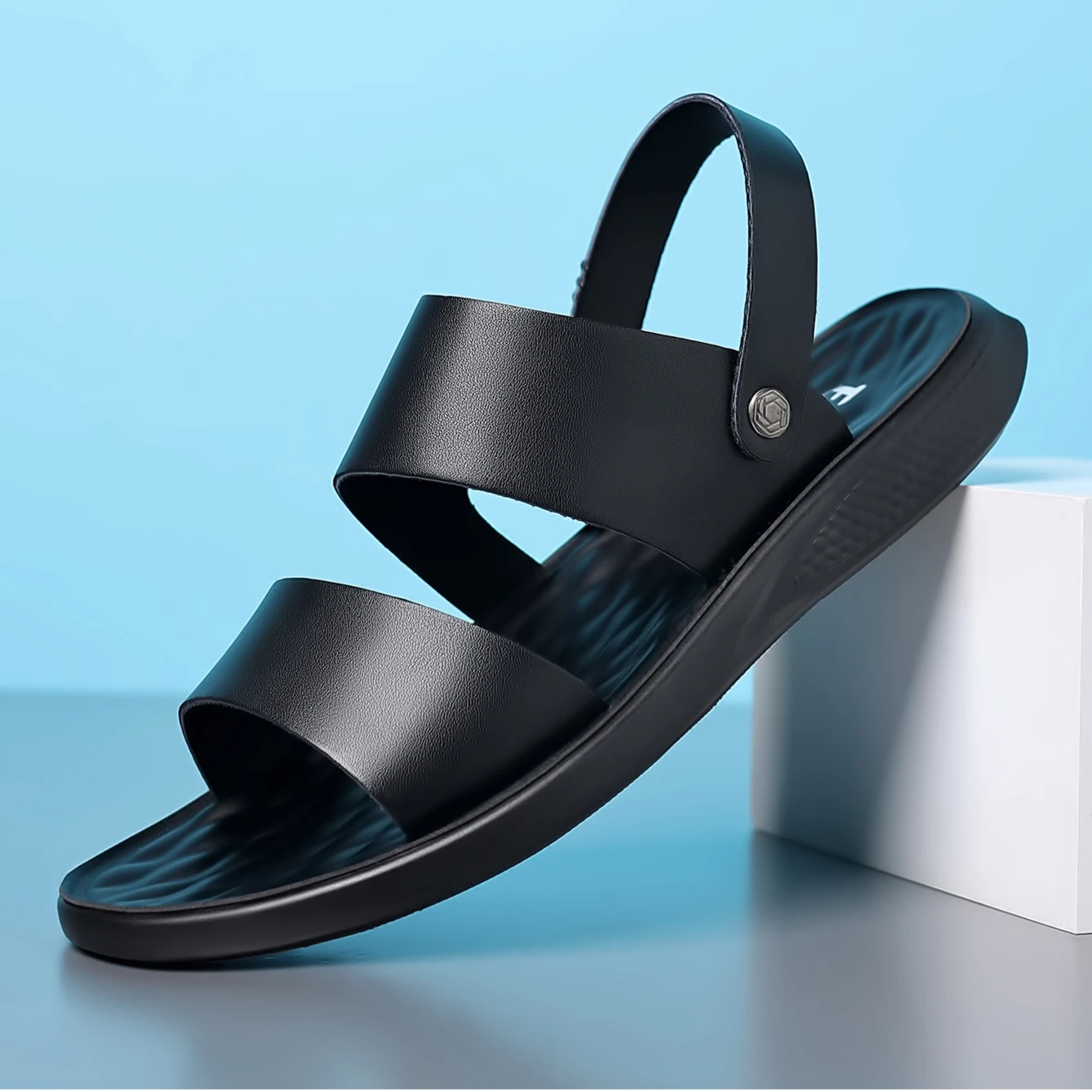 

Summer comfortable platform flat foot sandals Men Anti-Slip Thick Sole Leather Sandals male outdoor Beach soft Bottom Slippers