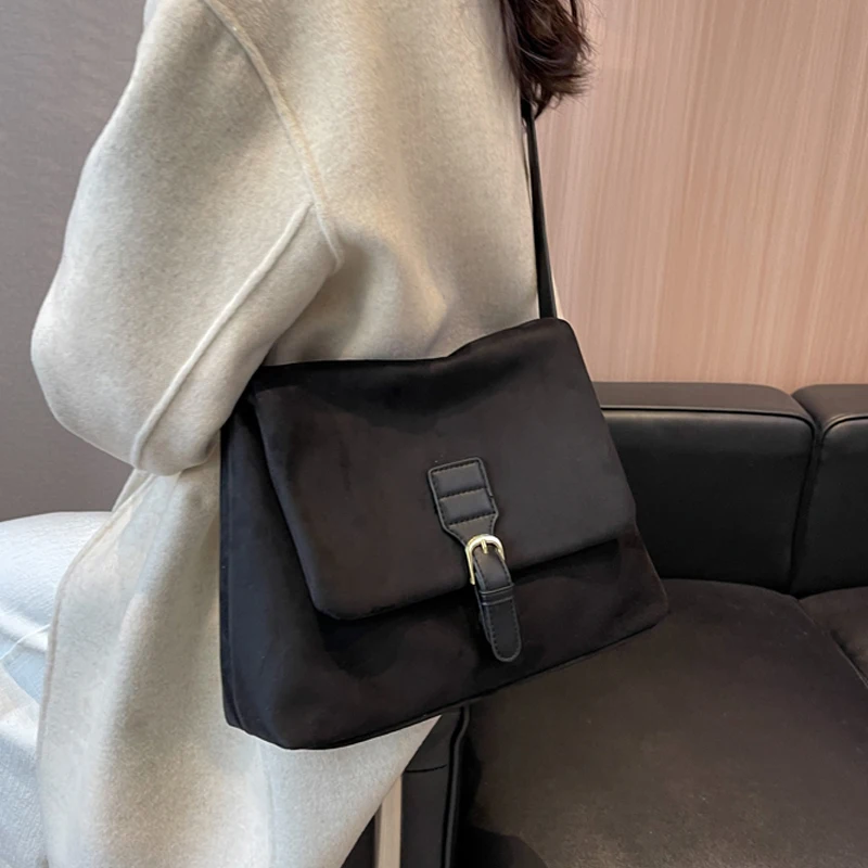 Velvet Postman Bag Women\'s Fashion New High Capacity Commuter Bag Simple and Versatile Solid Color Suede One Shoulder Crossbody