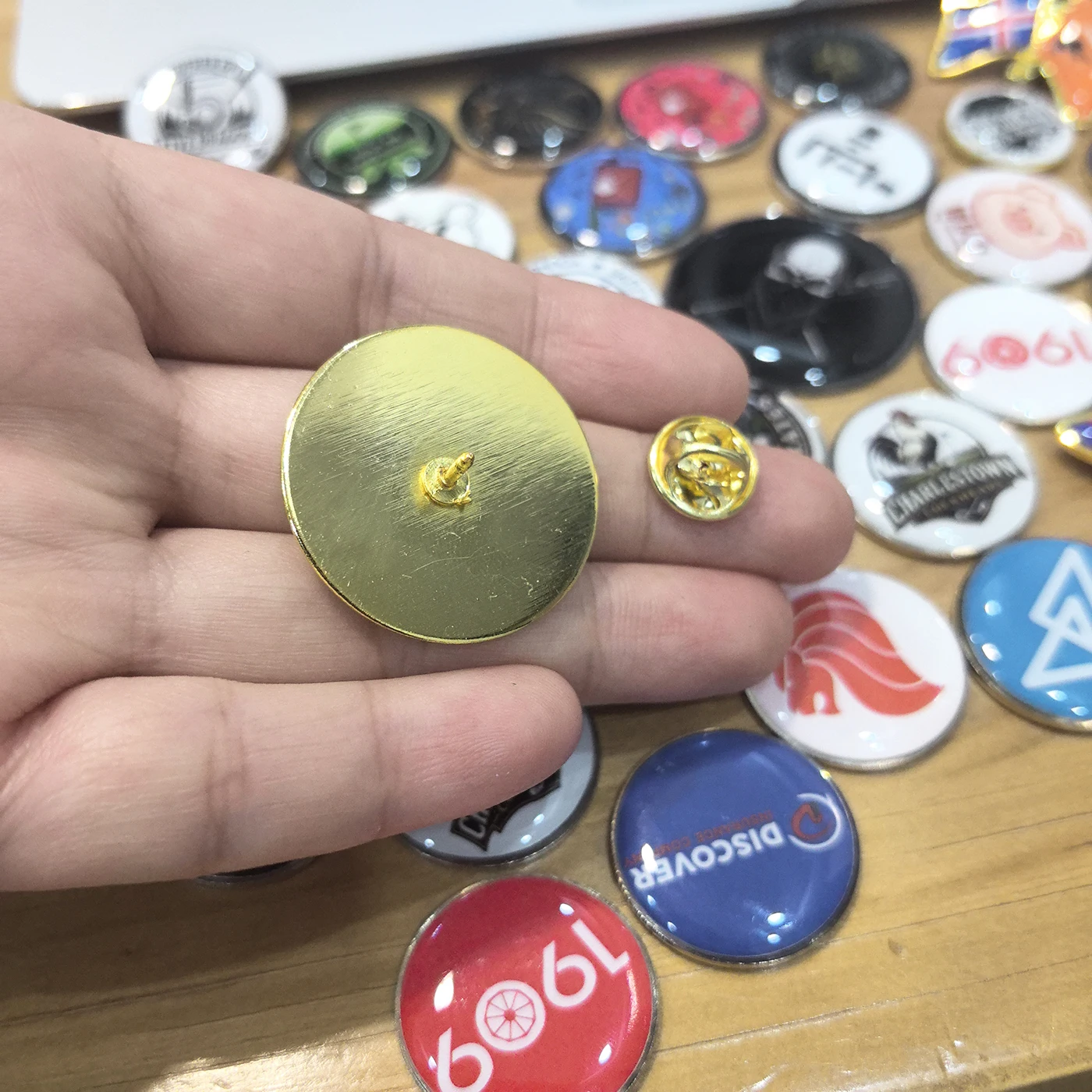 BC Custom 50pcs/Lot Customize Lapel Pins, Custom Epoxy Photo Brooches, DIY Personalized Metal Badges  Clothes Accessories