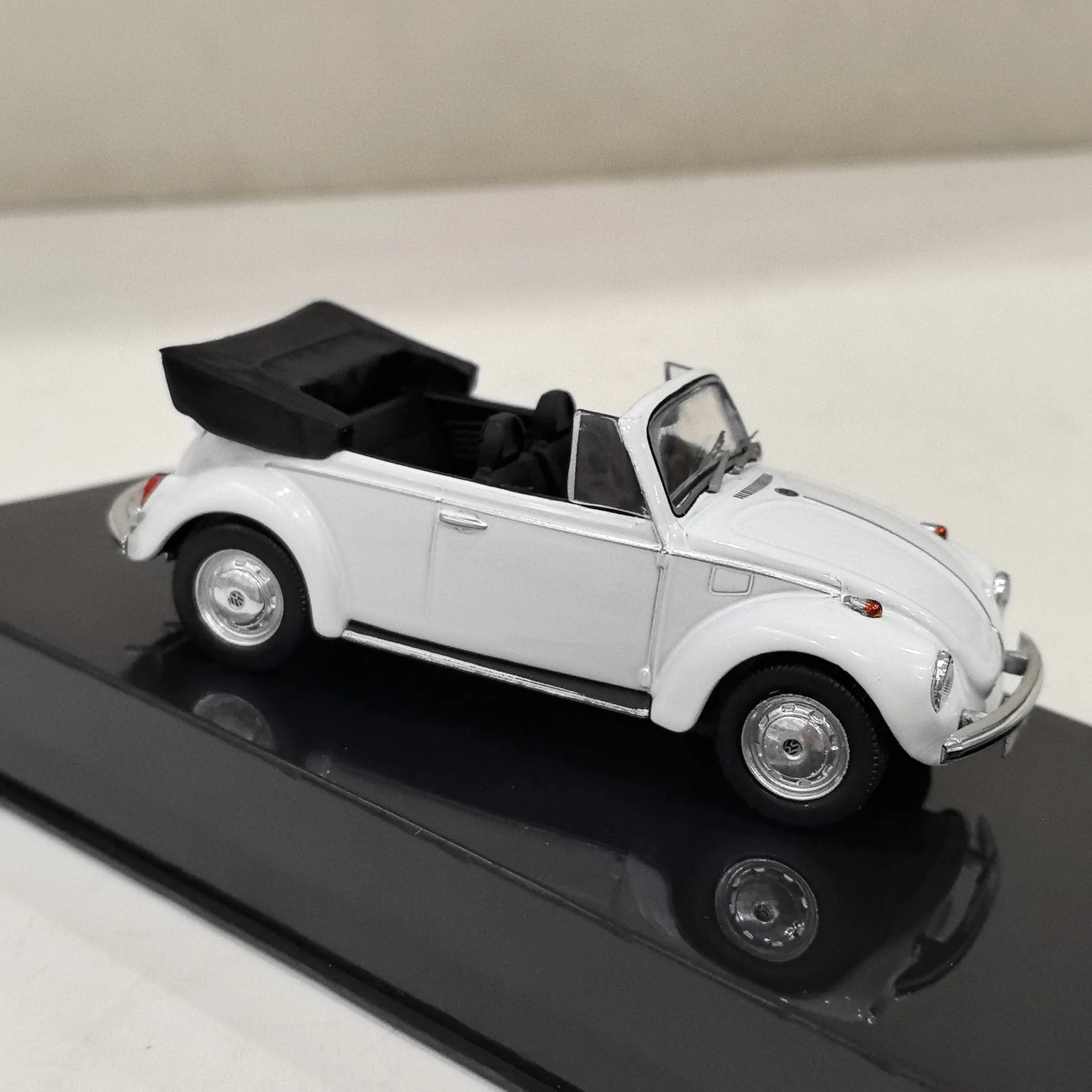 다이캐스트 IXO 1:43 스케일 VW BEETLE 1302 LS 1971 VW 합금 자동차 모델 소장 장난감 선물 기념품 디스플레이 장식품