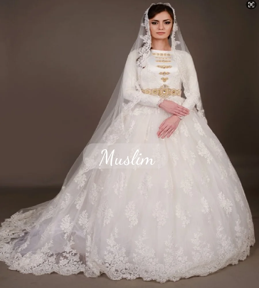 Timeless Arabian Muslim Wedding Dress 2025 Ball Gown Lace Caucasian Circassian Bride Dress Gold Accents Turkish Moroccan Bride