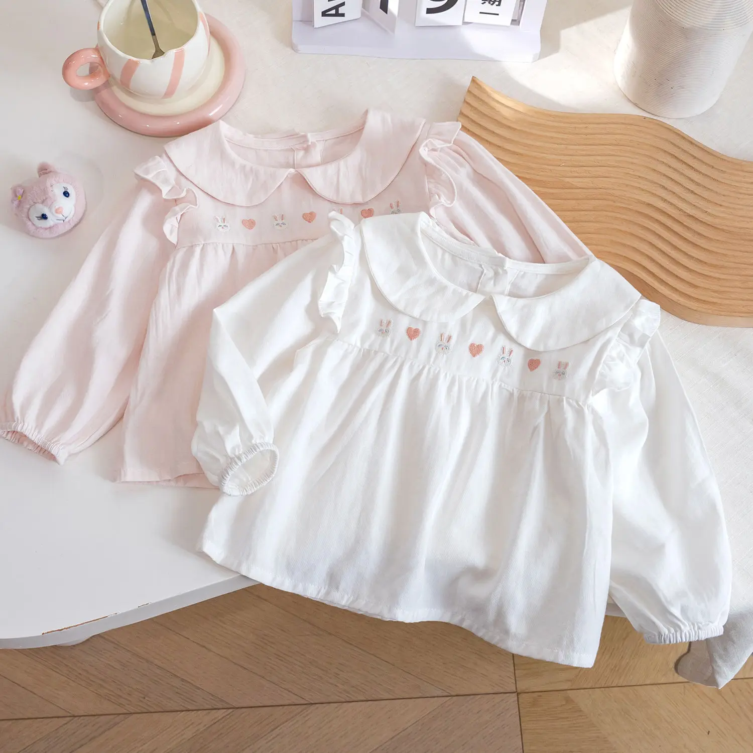 Girl's Spring/Autumn Dress Cartoon Embroidered Shirt 2024 New Little Fly Sleeve Doll Neck Versatile Princess Long Sleeve Shirt