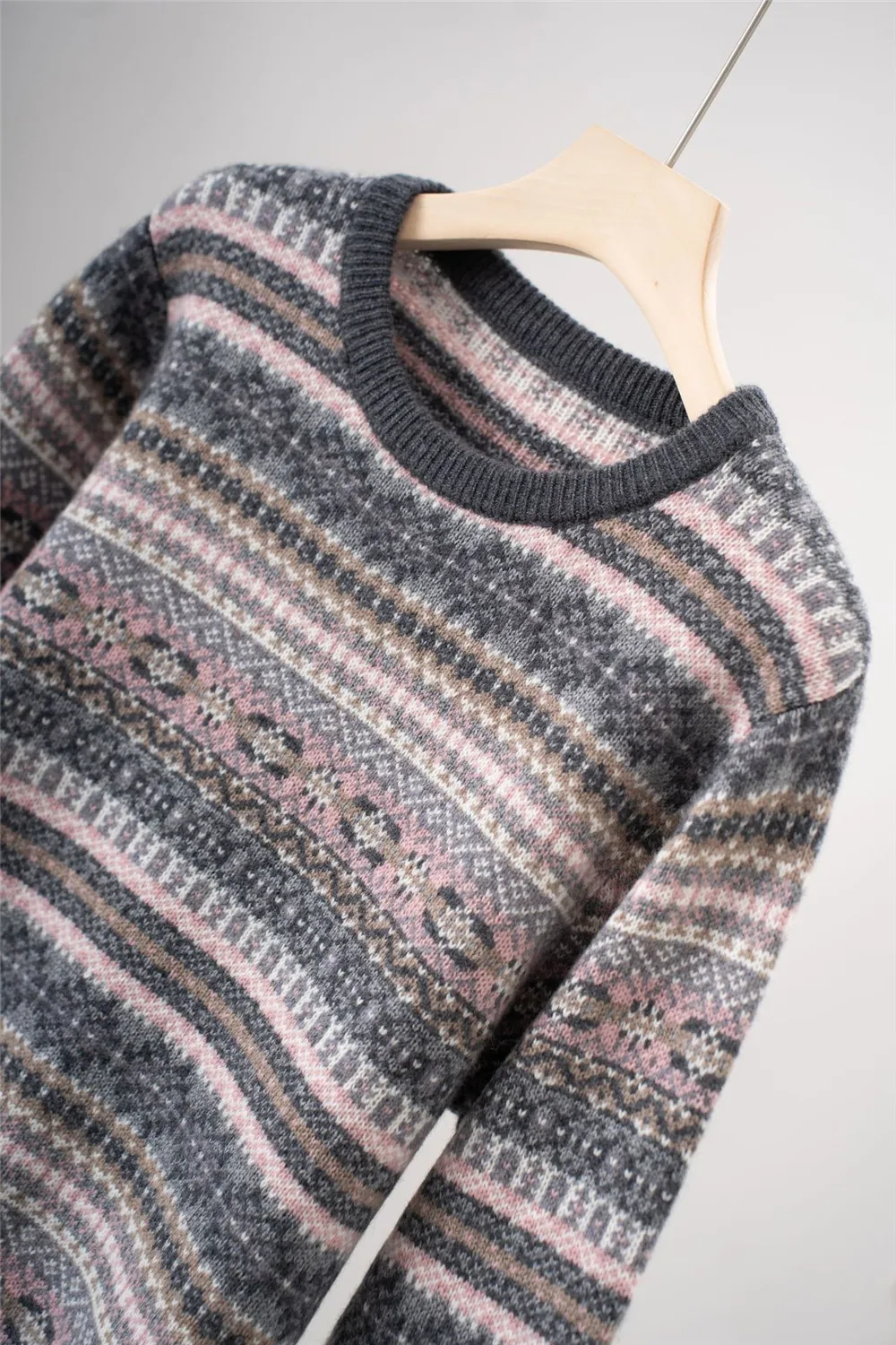 25 Autumn/Winter New Cashmere Jacquard Contrasting Color Round Neck Knitted Comfortable And Versatile Women's Pullover