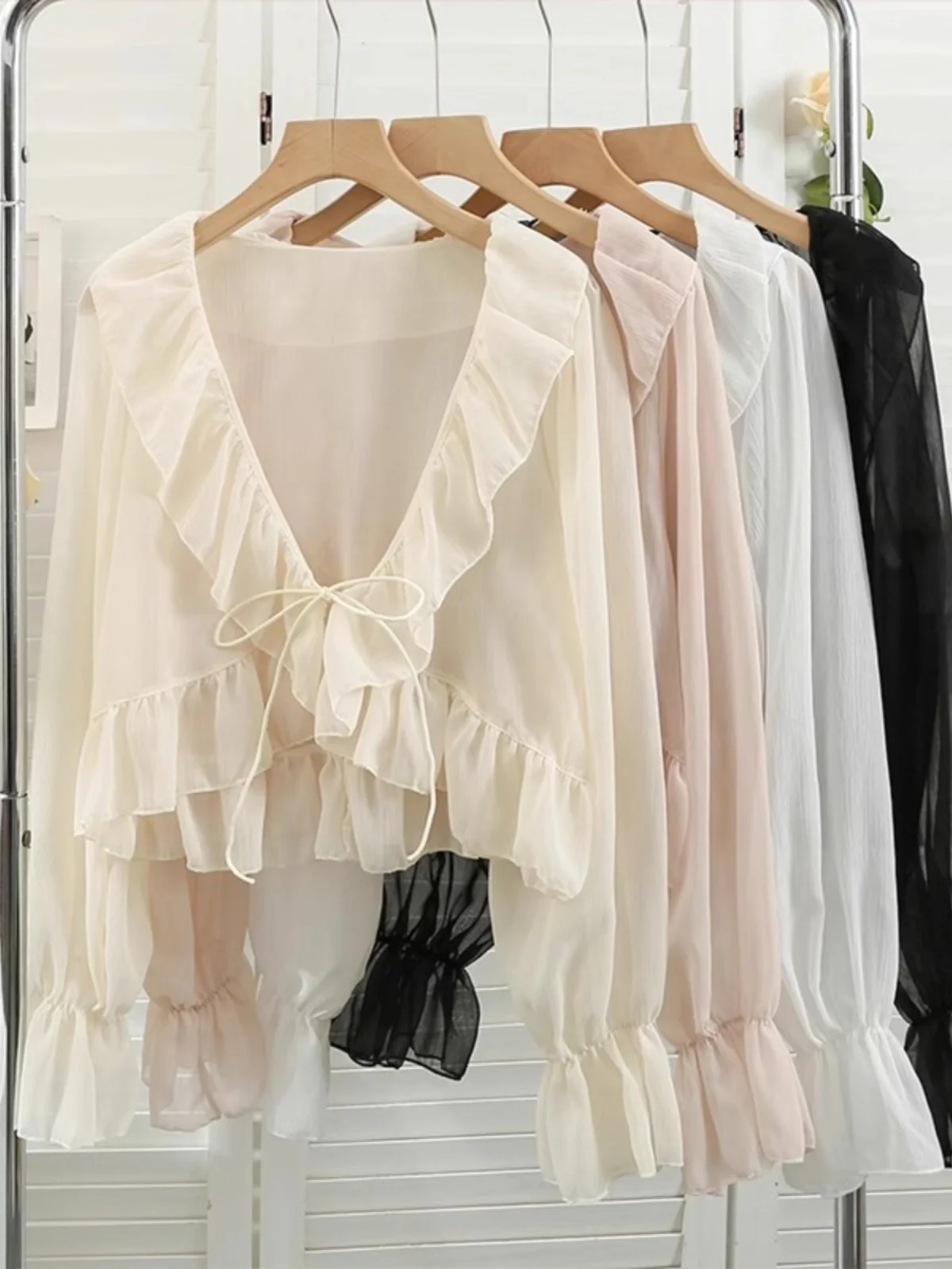 

Новая летняя нежная свободная расклешенная женская блузка Sve irt с v-образным вырезом, длинная шифоновая блузка с кружевной отделкой, корейская версия