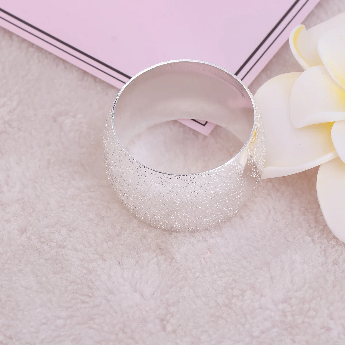 

6Pcs Decorative Round Shape Metal Napkin Rings Elegant Wedding Party Dinner Table Holders Napkin Rings
