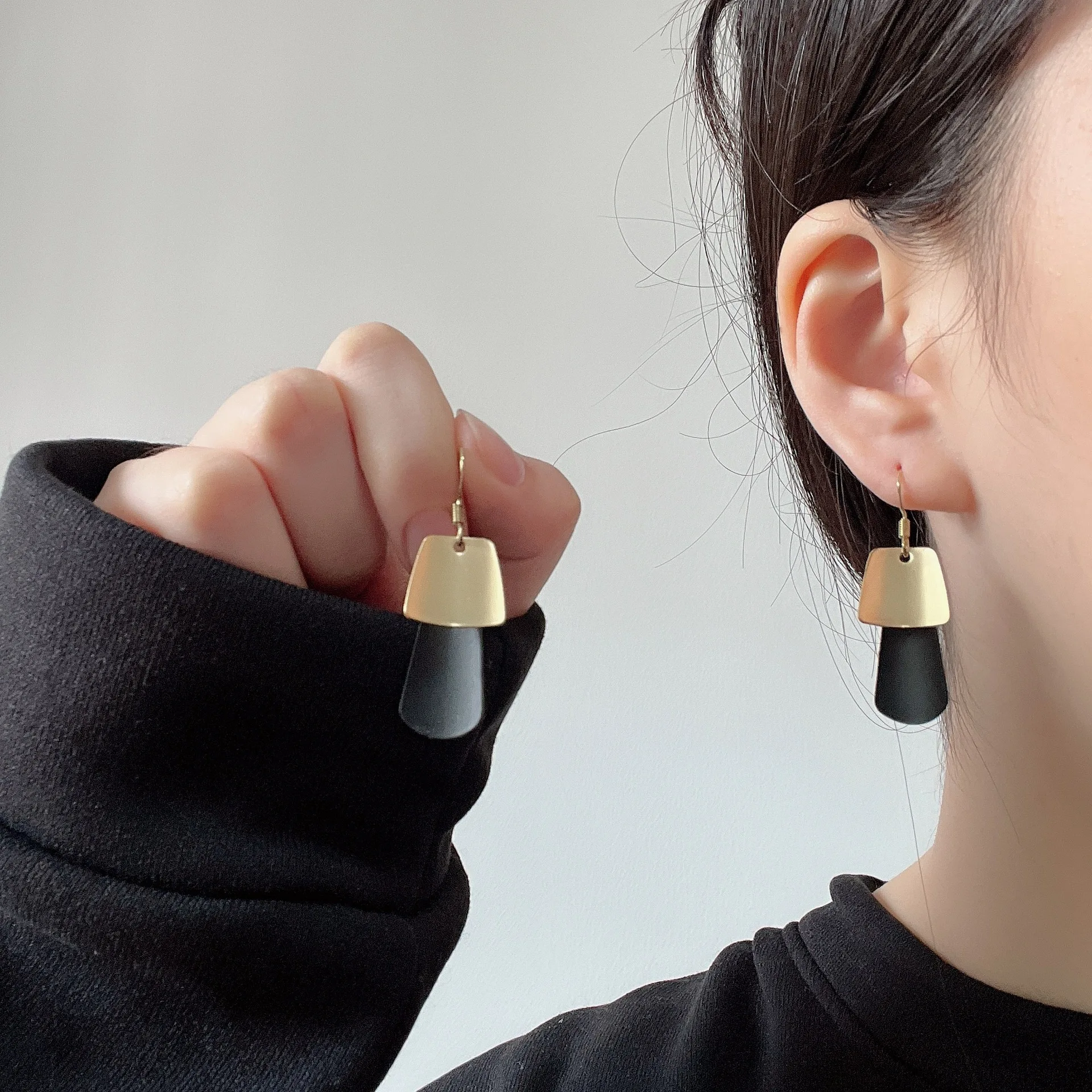 Classic Geometry Rectangle Drop Earrings for Women Black Red Trendy Contrasting Colors Hook Dangle Earring Party Jewelry Gift