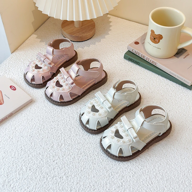 

Girls' sandals 2026 summer new hollow breathable pearl children's beach shoes soft soled fashionable children's shoes