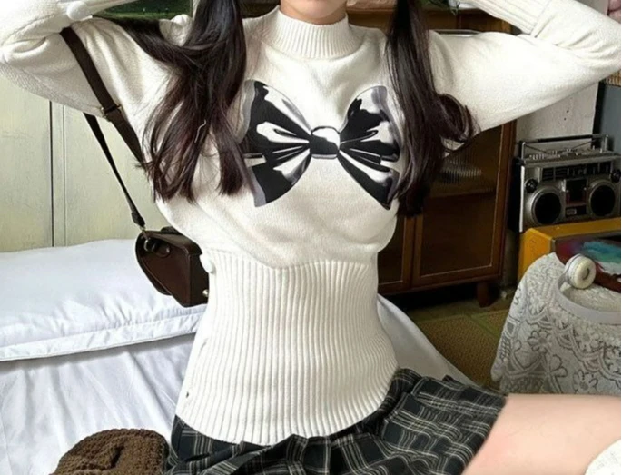 

Retro Bow Waisted Knitted Top for Autumn and Winter Slim Fit Long Sleeved Women's Sweater