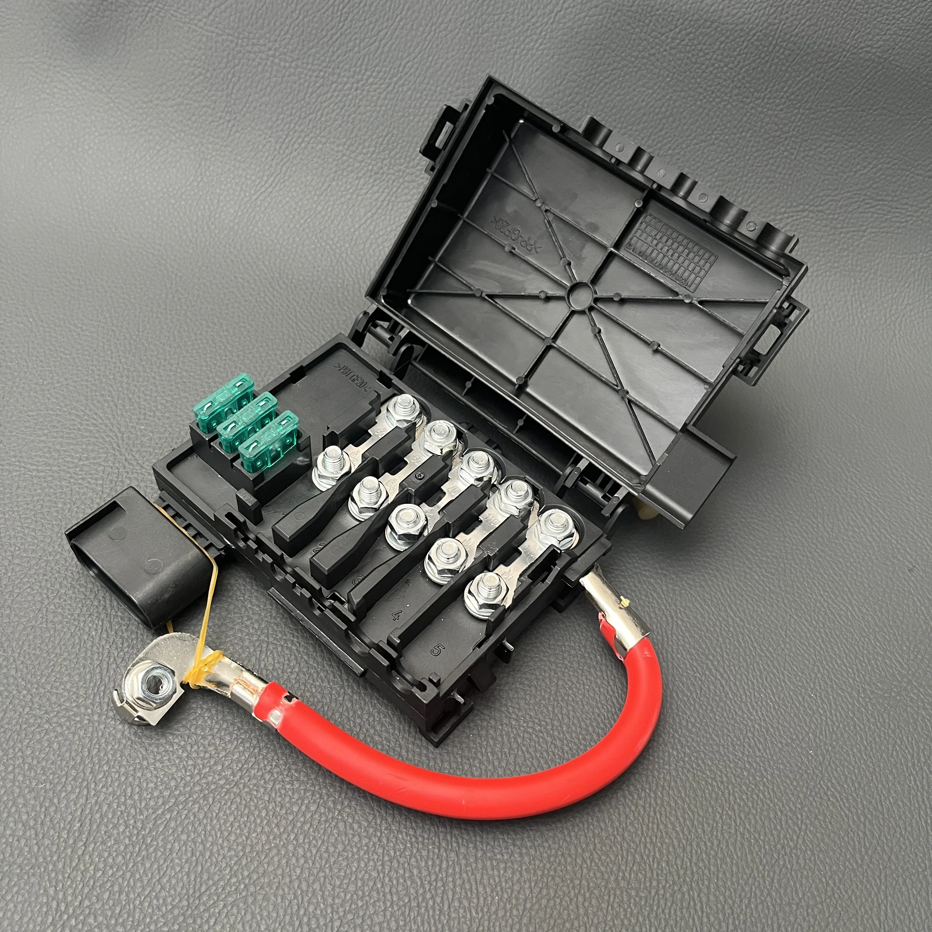 Fuse Box Battery Terminal 1J0937550A For VW Beetle Golf Jetta Bora