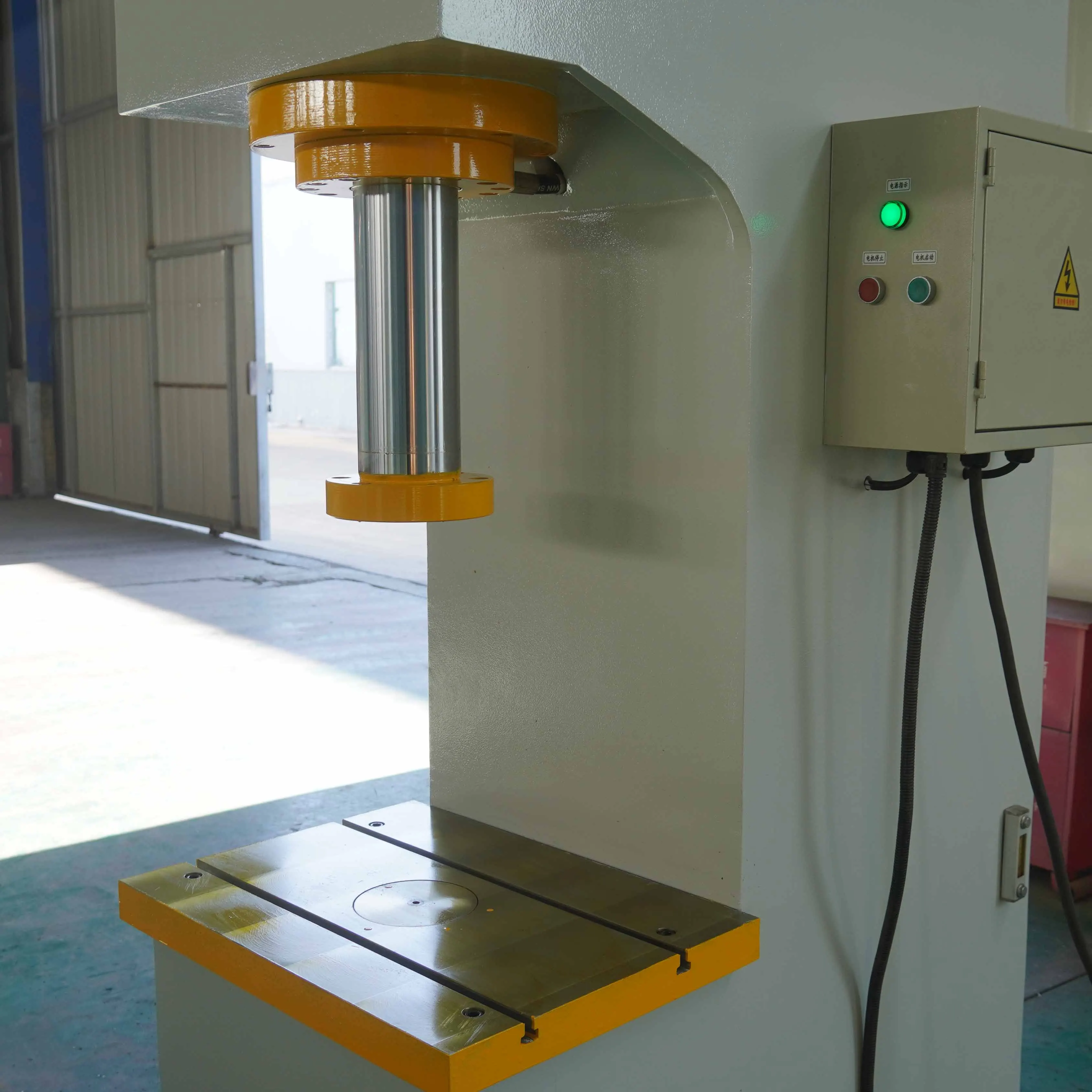 63T C Type Press Is Suitable for Straightening and Correcting Shafts, As Well As Disassembling and Assembling Parts.
