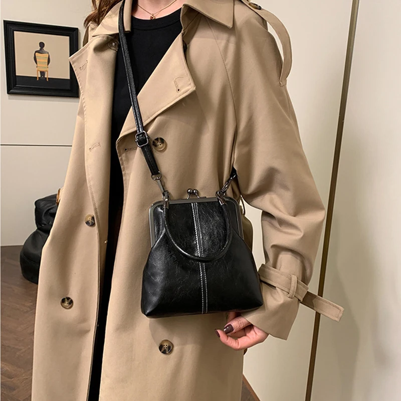 Elegante Clip Lock Umhängetasche Große Kapazität PU Leder Umhängetasche Einfarbig Retro frauen Kleine Handtasche – Detail 4