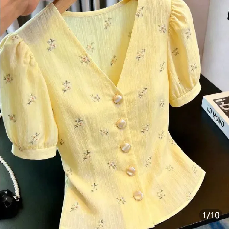 Chemisier Jaune à Motifs Floraux Style Français Charmant et Rajeunissant – Nouvelle Collection Été, Style Doux, Magnifique Haut de Niche