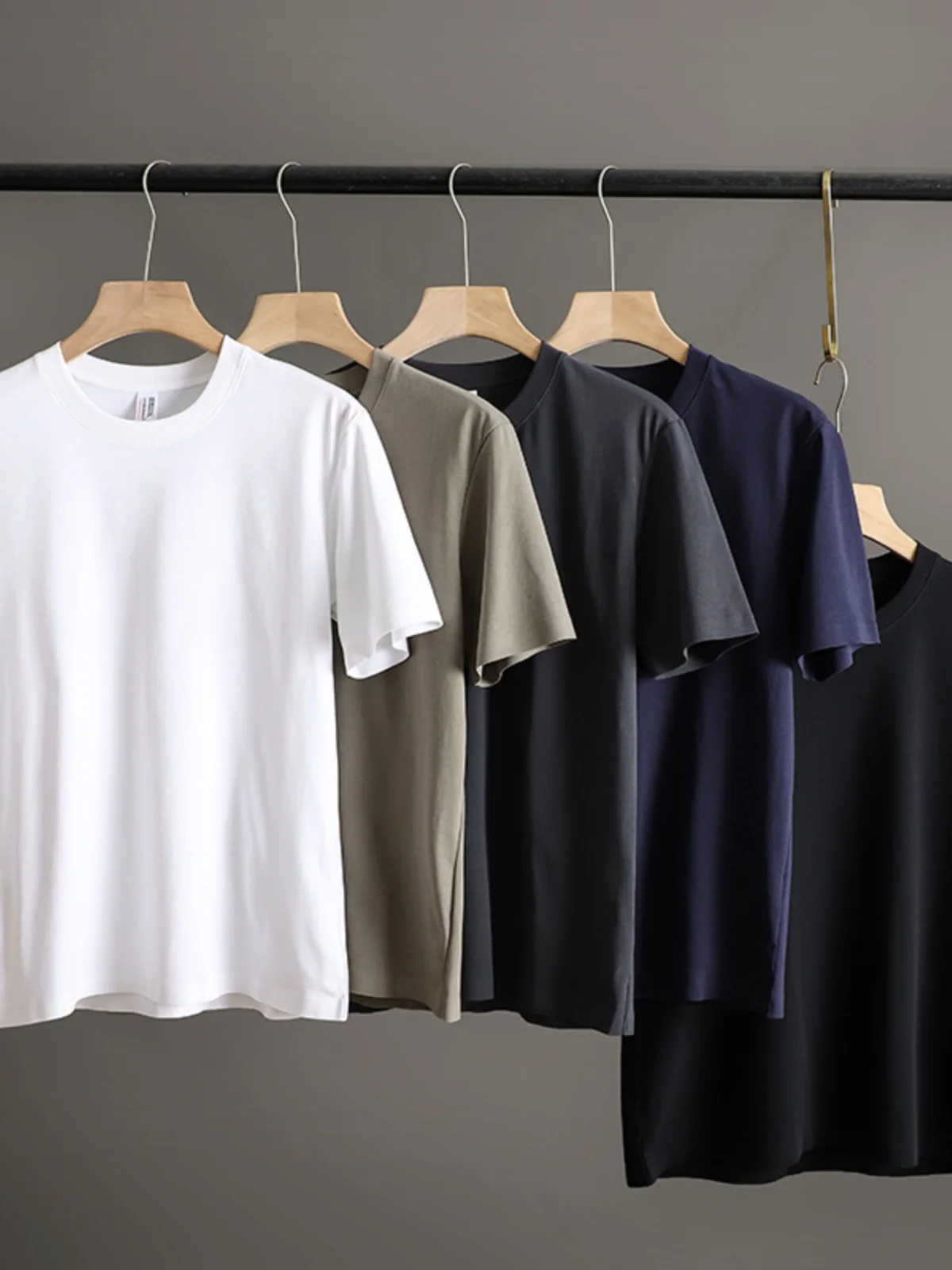 Heavy Recommendation! Liquid Ammonia Fabric! Men's Summer Thin Ice Silk Seamless Breathable round Neck Short Sleeve T-Shirt