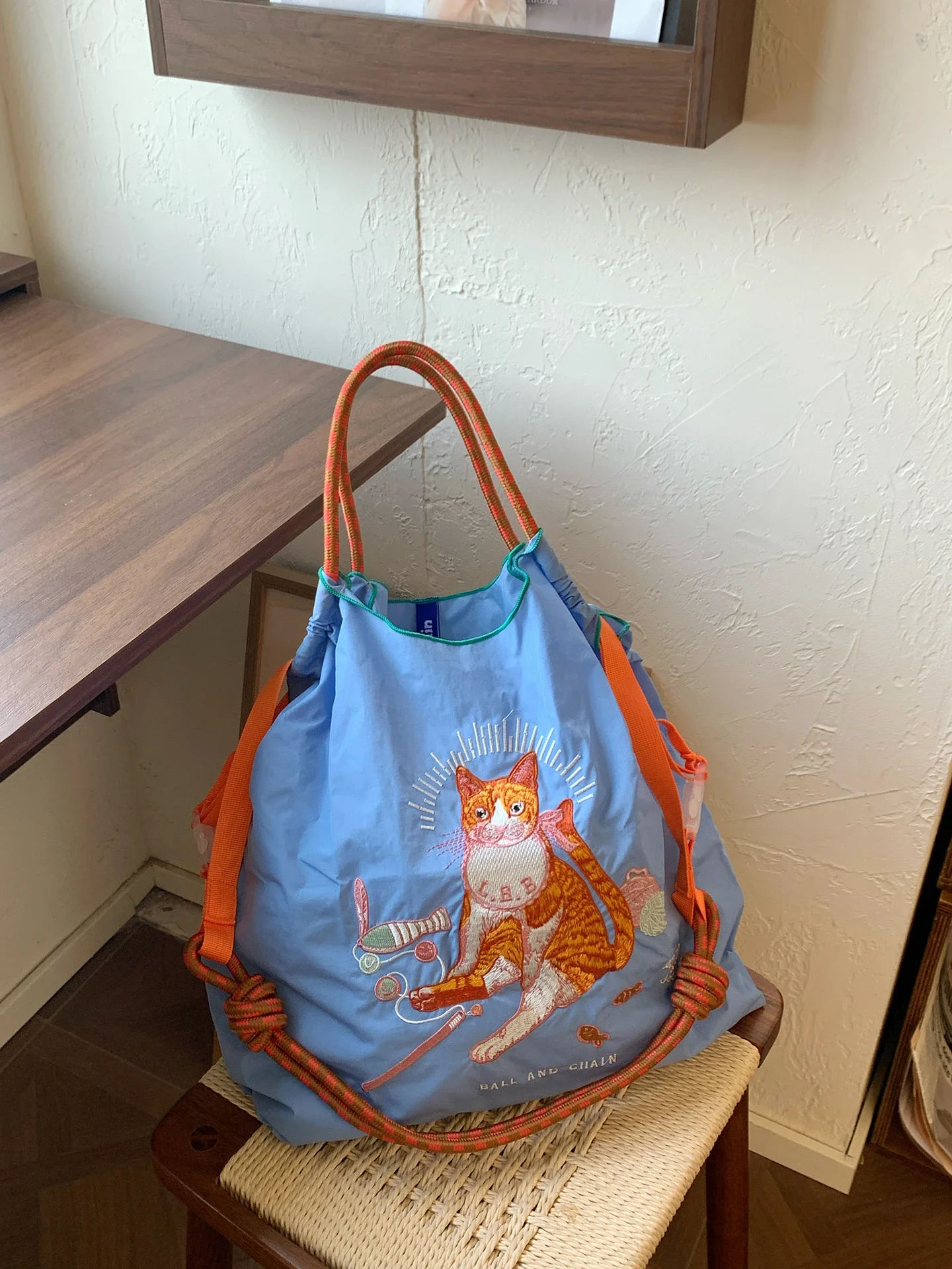 Neue modische Damenhandtasche mit Katzenmotiv-Stickerei, Einkaufstasche aus Nylon, Umhängetasche für Pendlerinnen, Damen-Crossbody-Tasche – Detail 1