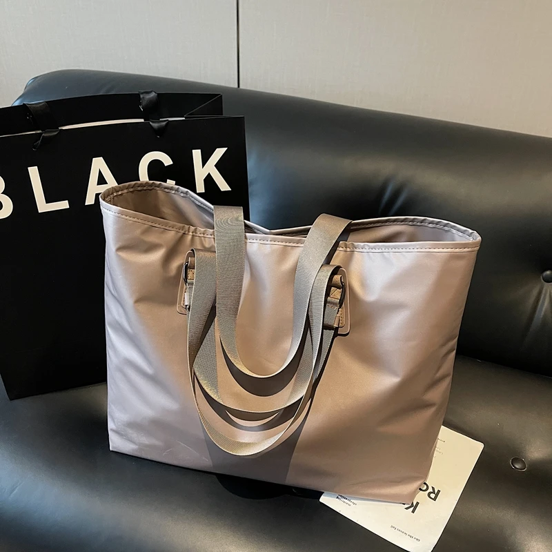 

2026 Early Spring New Large Capacity High Quality Classic Style Tote Bags Solid Simple Casual Versatile Shoulder Bags for Women