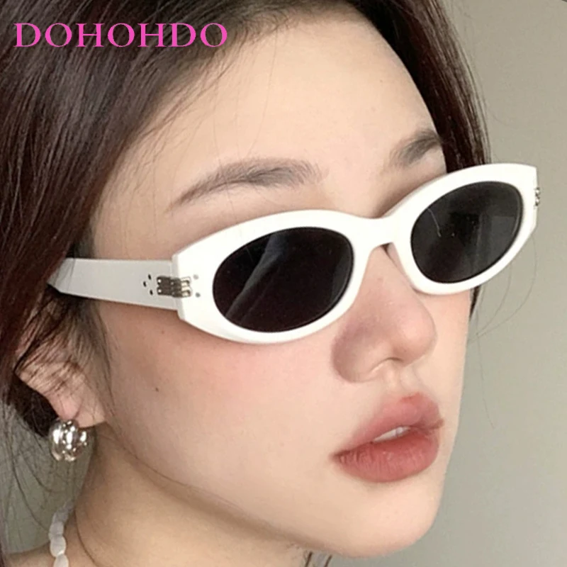 

Retro Small Frame Cat Eye Rivet Women Sunglasses Trendy Fashion Eyewear Men Summer Traveling Driving Shades Ladies Lentes UV400