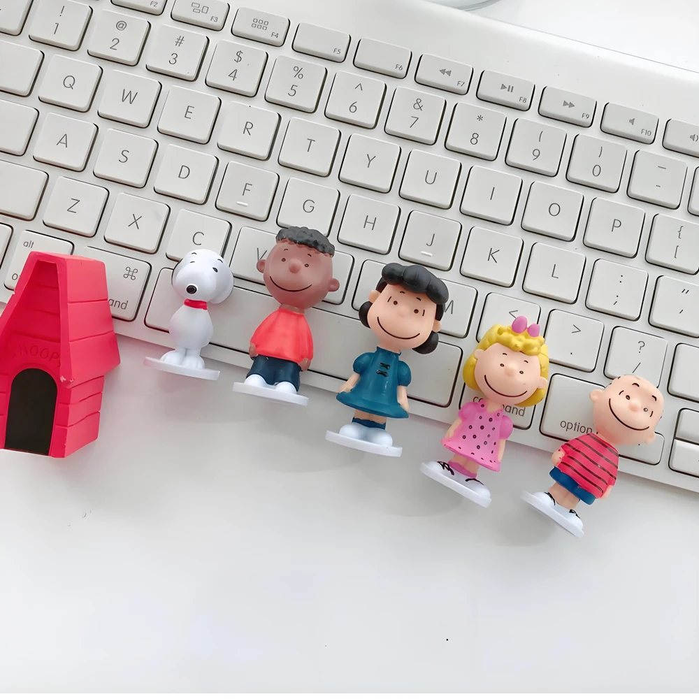12 pz Cartoon Arachidi Snoopy Charlie Sally Woodstock Kawaii Anime Mini Figura Modello Giocattoli Torta Decorazione Collezione Regalo
